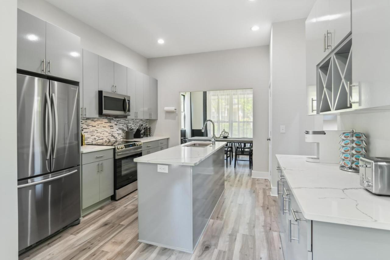 The Red Door - Ultra Modern Atlanta Home - Designedbydom Екстер'єр фото