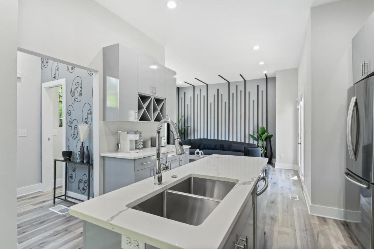 The Red Door - Ultra Modern Atlanta Home - Designedbydom Екстер'єр фото