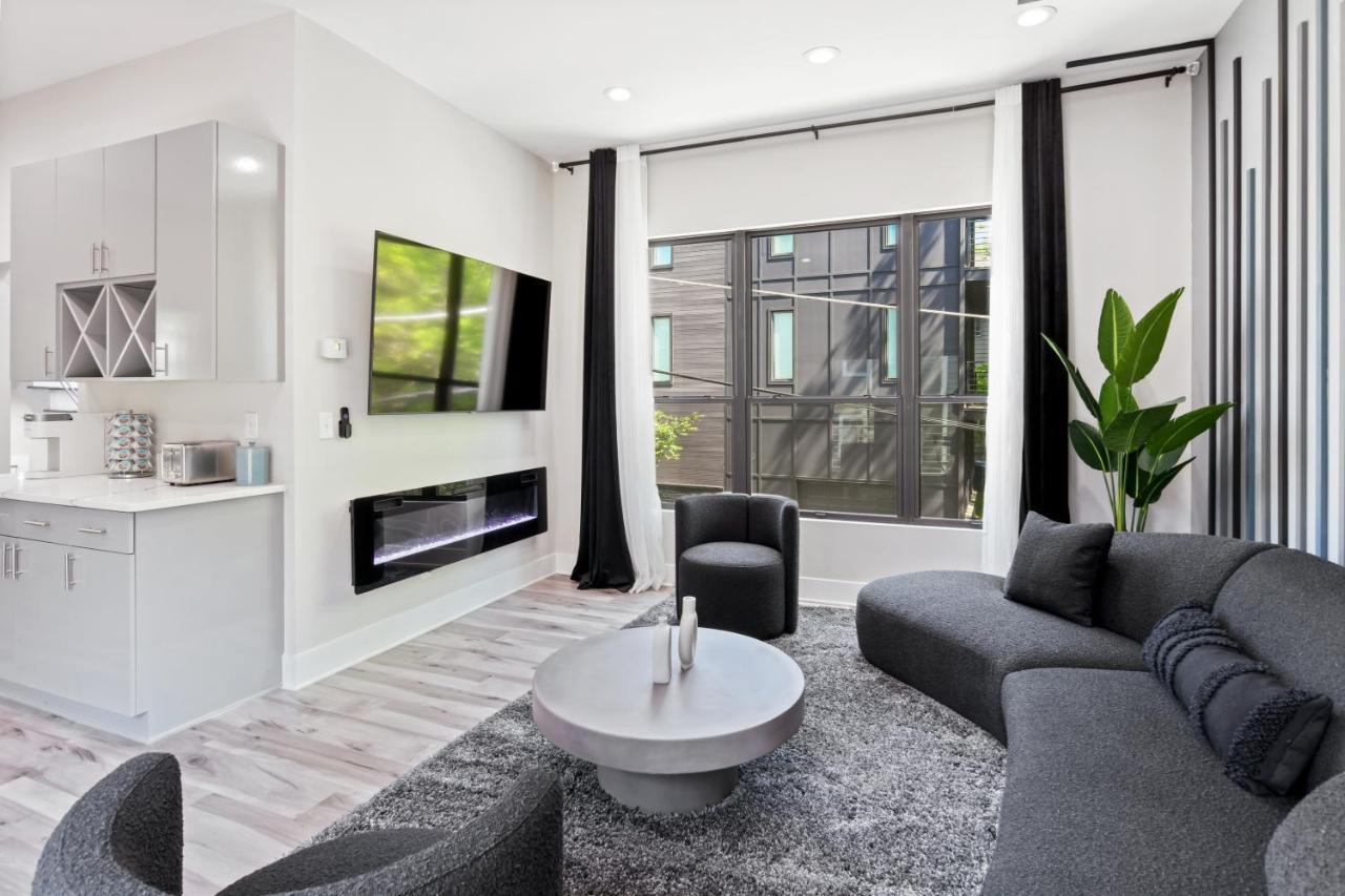 The Red Door - Ultra Modern Atlanta Home - Designedbydom Екстер'єр фото