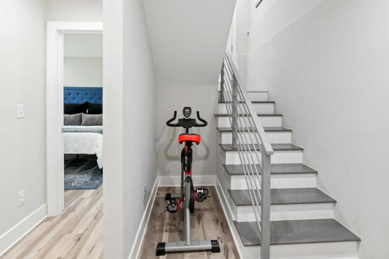 The Red Door - Ultra Modern Atlanta Home - Designedbydom Екстер'єр фото
