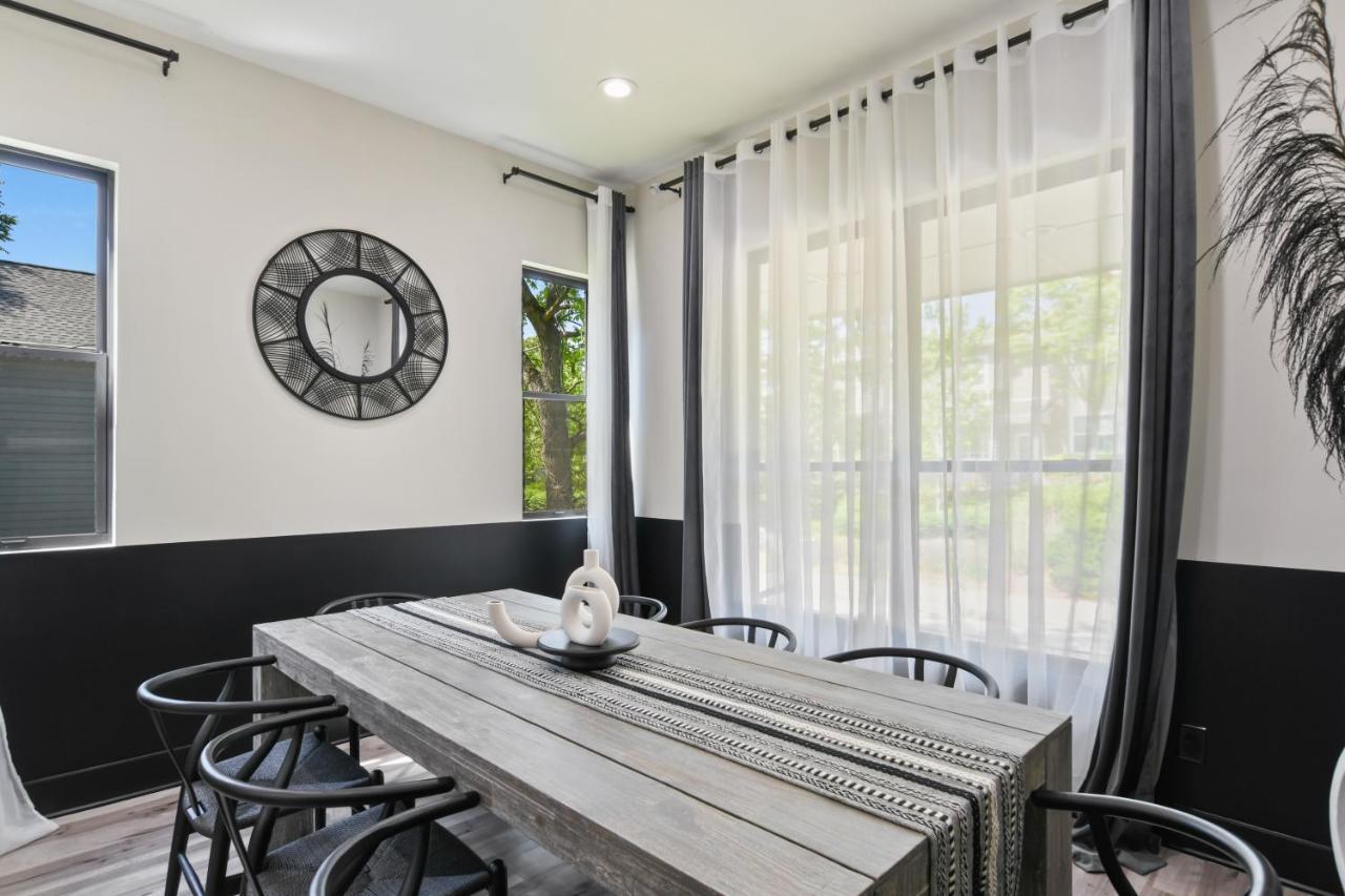 The Red Door - Ultra Modern Atlanta Home - Designedbydom Екстер'єр фото