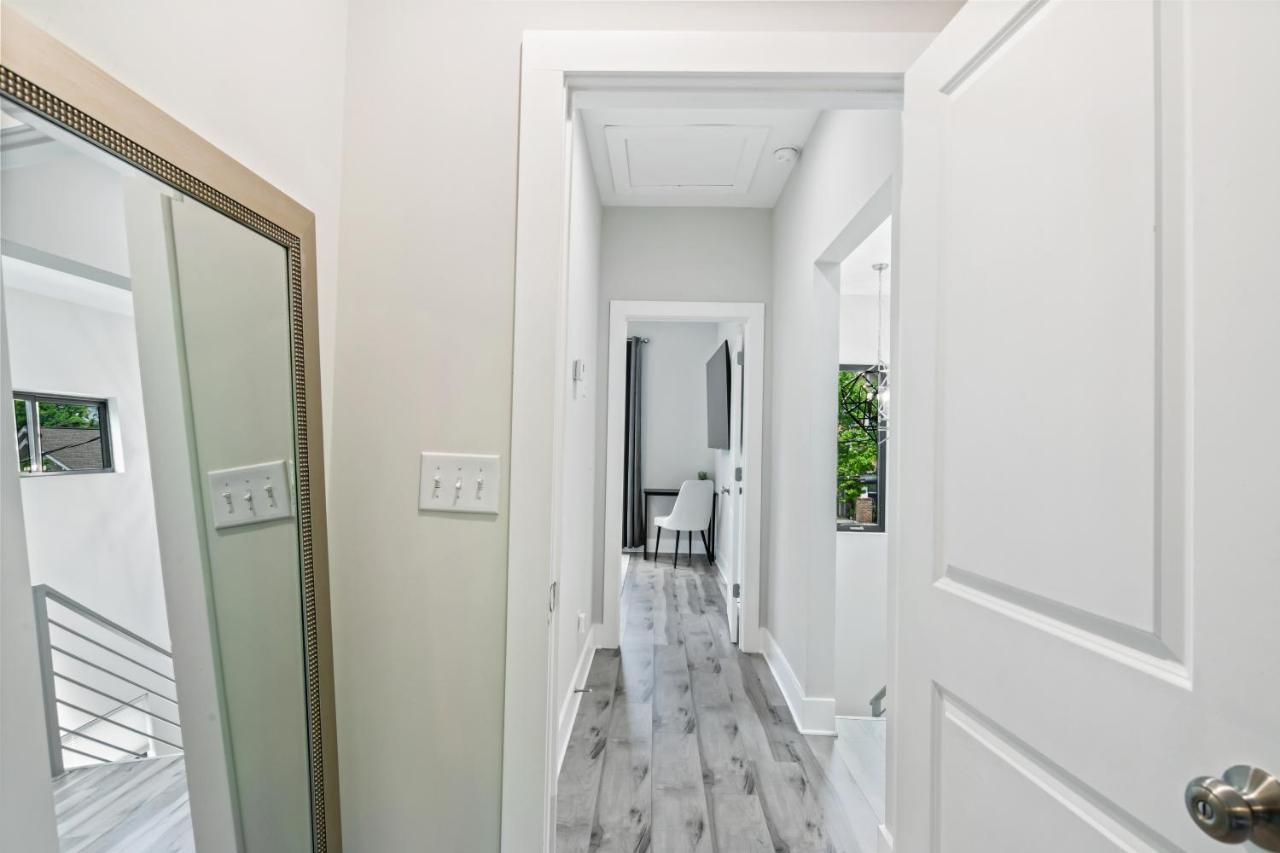 The Red Door - Ultra Modern Atlanta Home - Designedbydom Екстер'єр фото