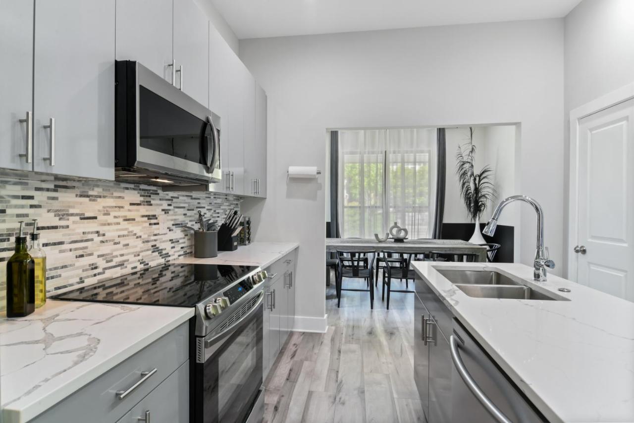 The Red Door - Ultra Modern Atlanta Home - Designedbydom Екстер'єр фото