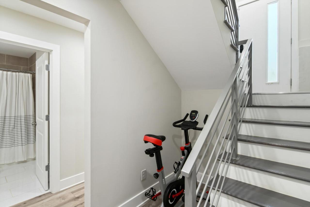 The Red Door - Ultra Modern Atlanta Home - Designedbydom Екстер'єр фото